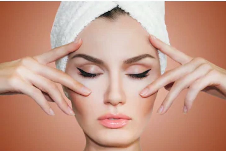 الشفاه وتجميل الأنف في الوقت عينه